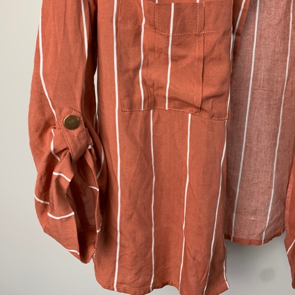 Striped shirt with gold buttons - Picture 4 of 7